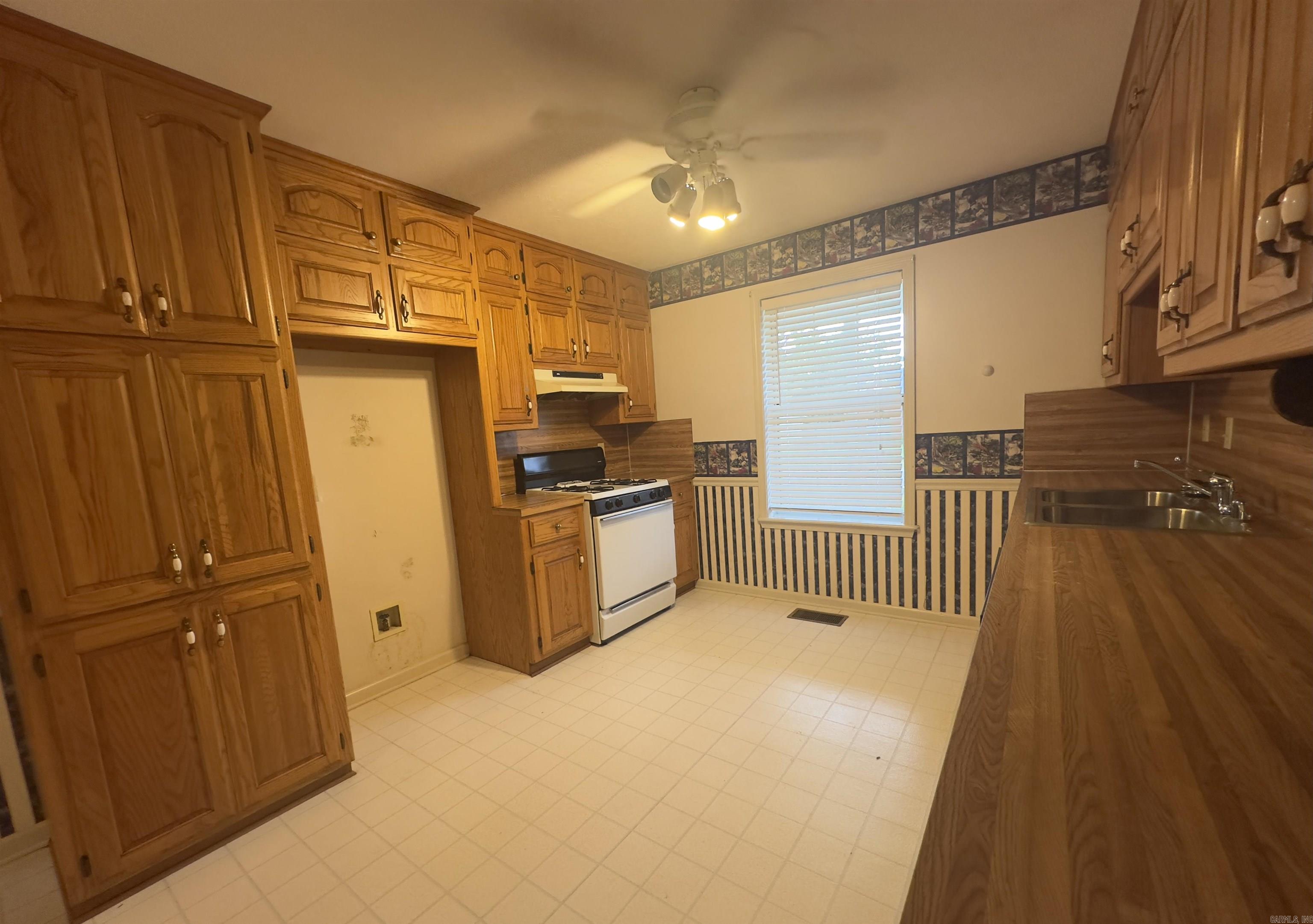CHARLESTOWNE - Residential