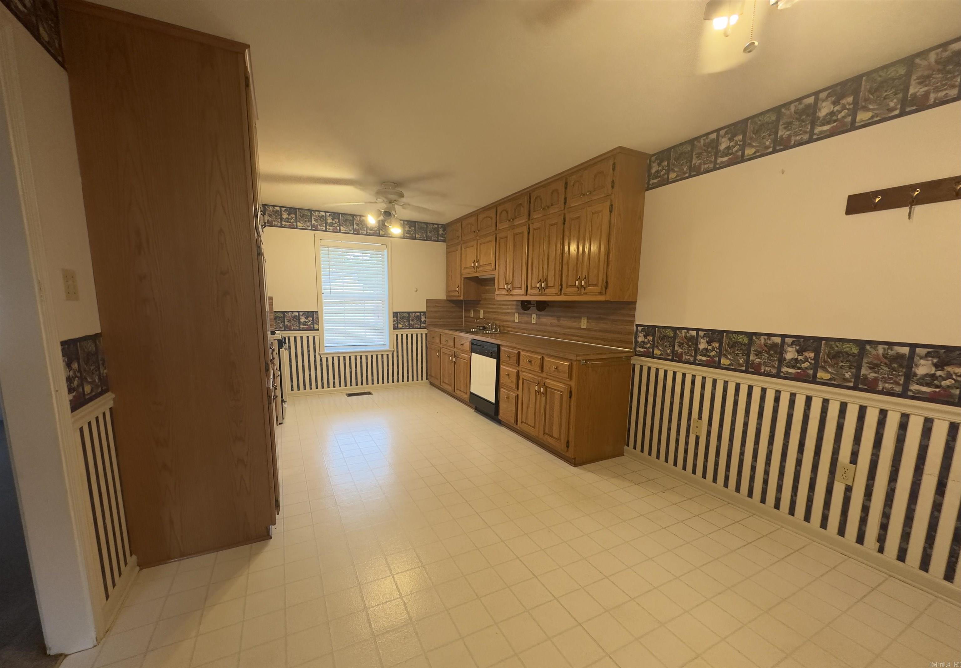 CHARLESTOWNE - Residential