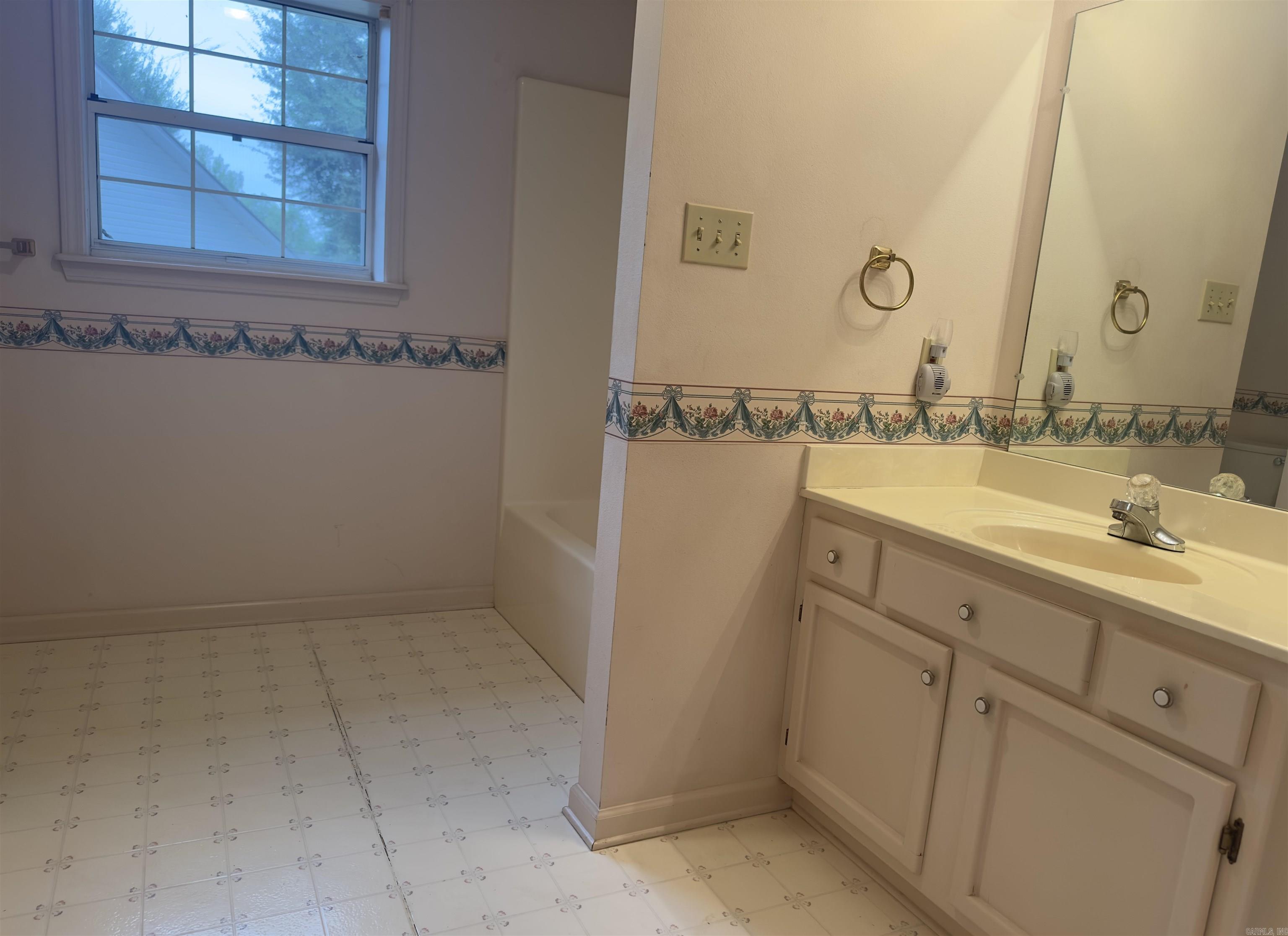 CHARLESTOWNE - Residential