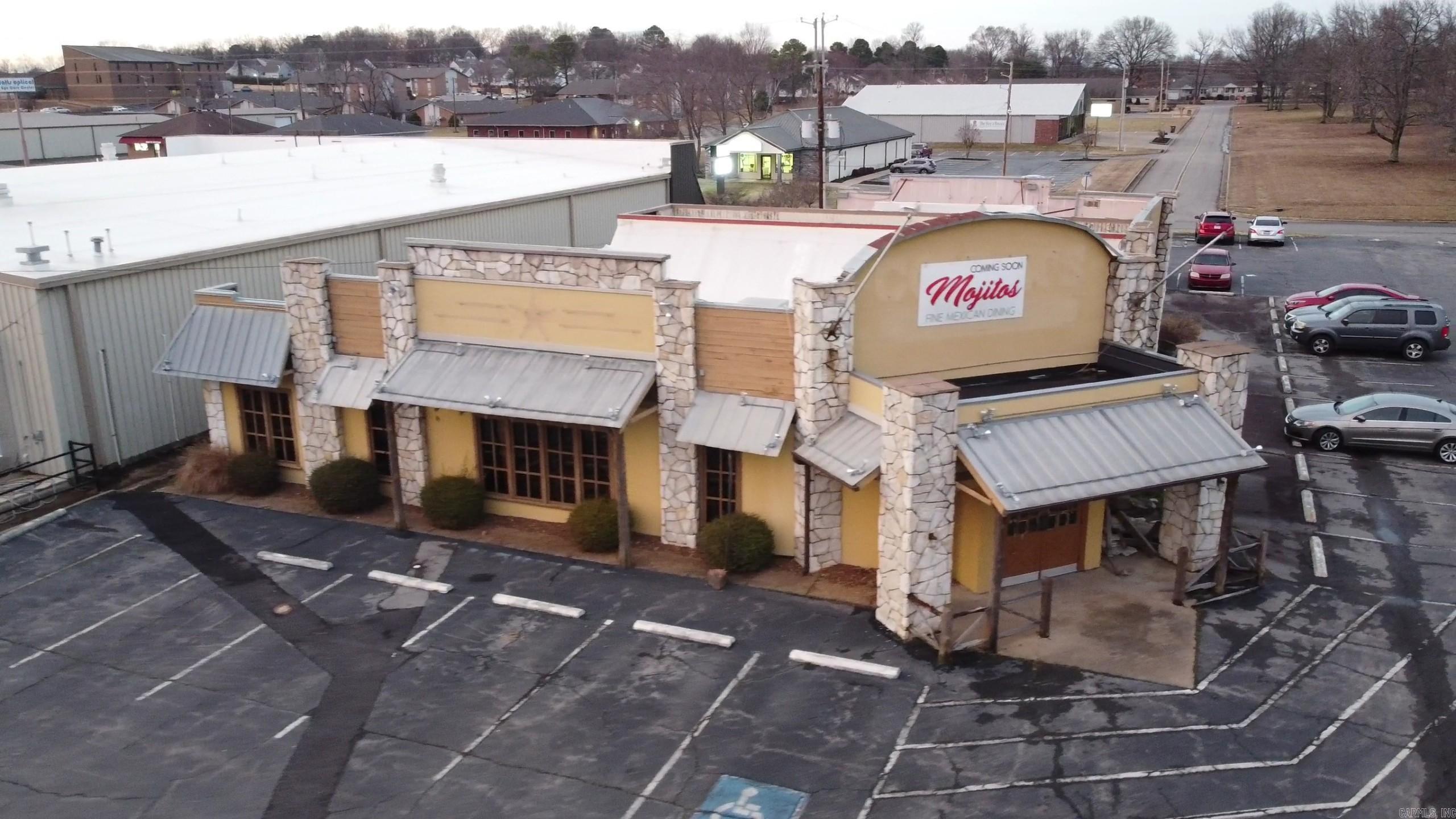 Prime location on Race Avenue sits this freestanding vacant restaurant building. High traffic count and high visibility located to in close proximity to White County's Largest employer (Unity Health). Over 21,000 Vehicles per day. Agent See Remarks