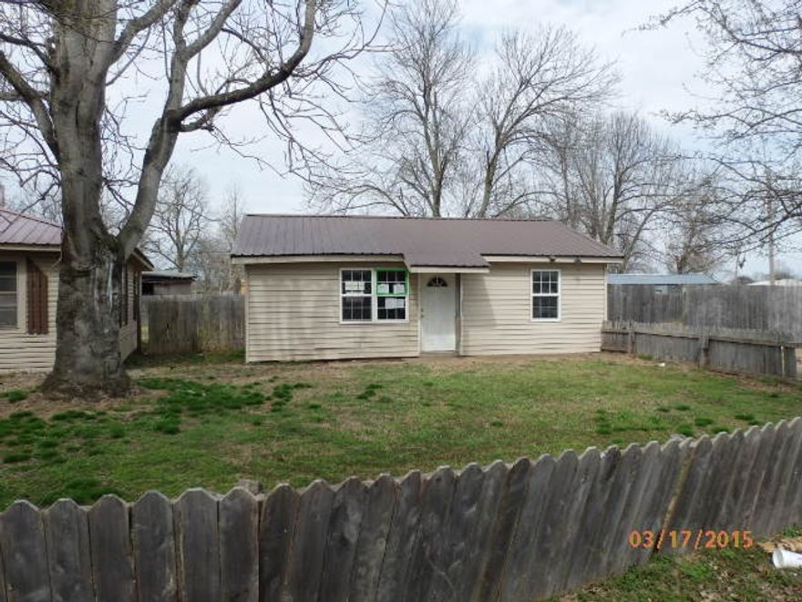 Quaint 1 bedroom, 1 bath home located in Swifton. This home offers a open living room with small dining area, kitchen with plenty of cabinetry, small office, nice sized bedroom, and one full bath. At 780 Sq Ft this home would be a perfect investment property or starter home. Call today for more info or to schedule a showing appointment.  Home to be sold AS-IS