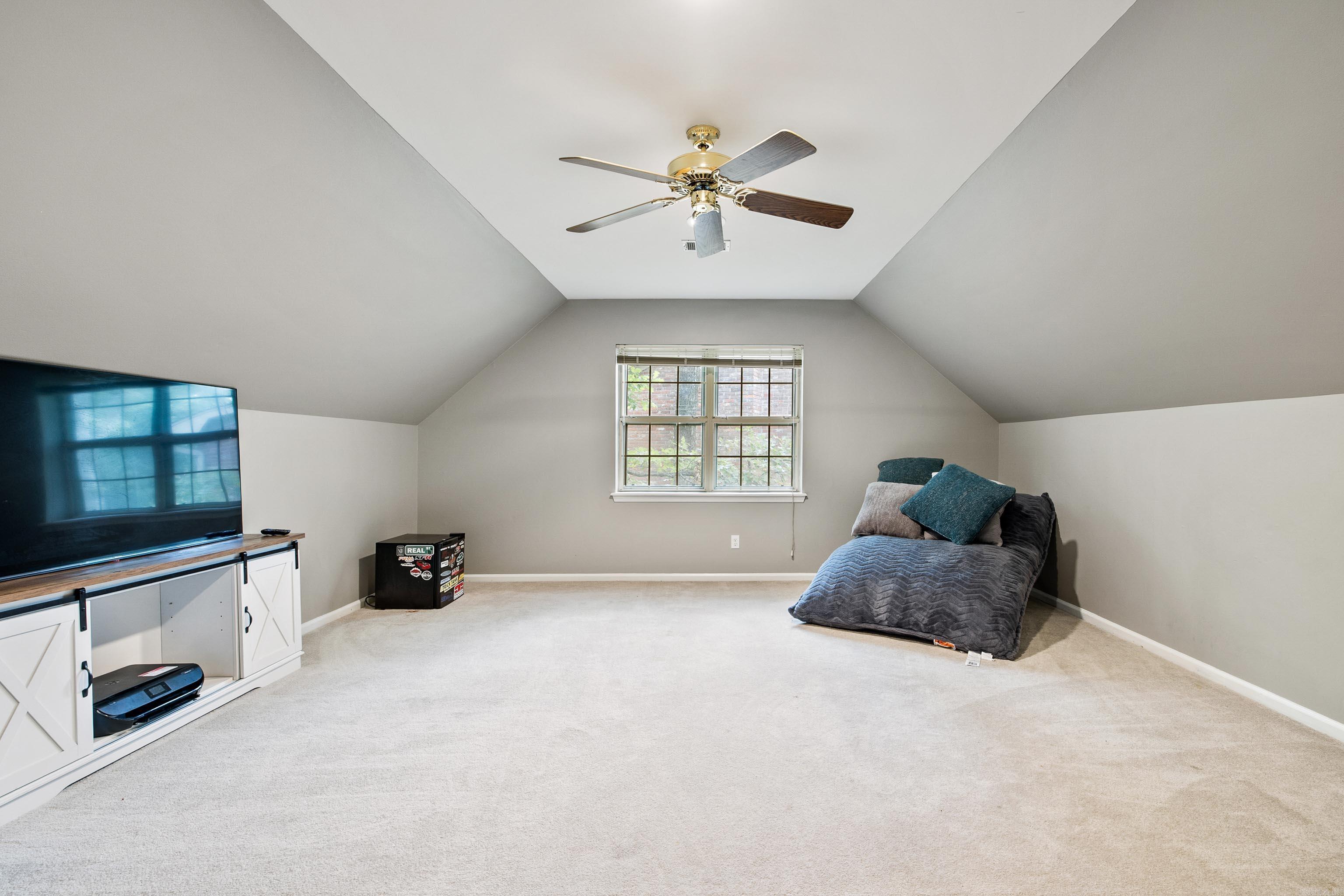 PEBBLE BEACH PARK - Residential