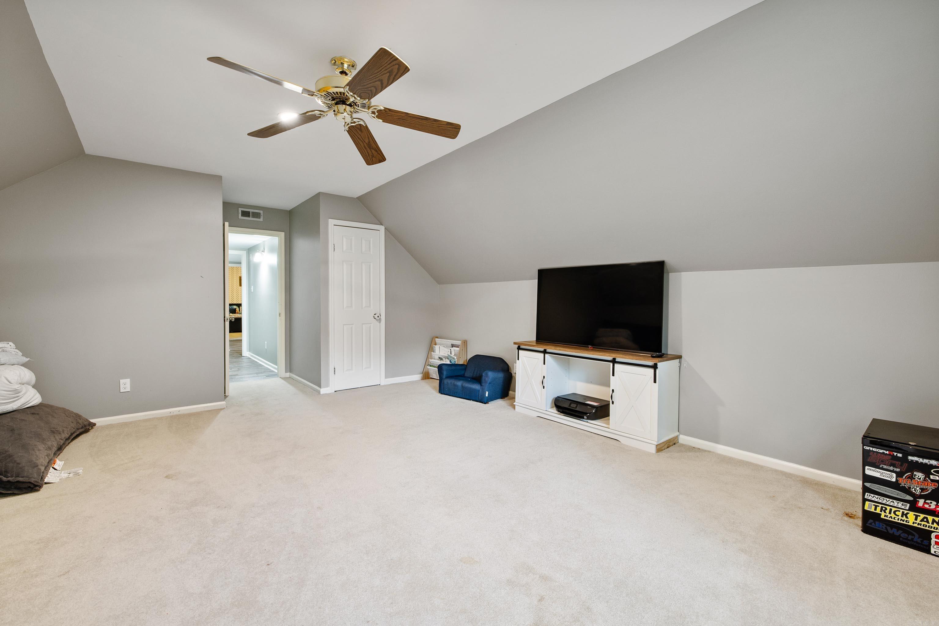 PEBBLE BEACH PARK - Residential