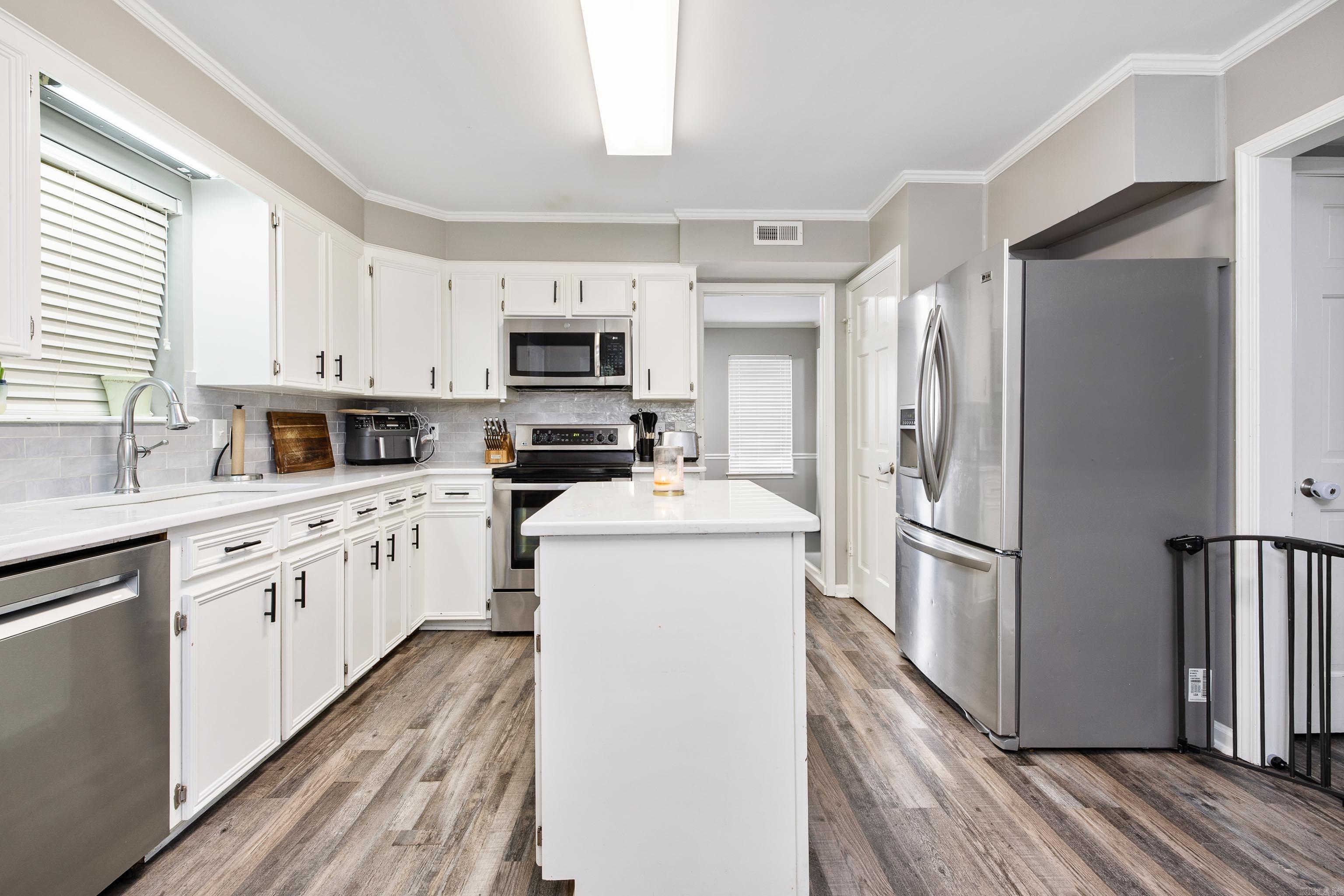 PEBBLE BEACH PARK - Residential