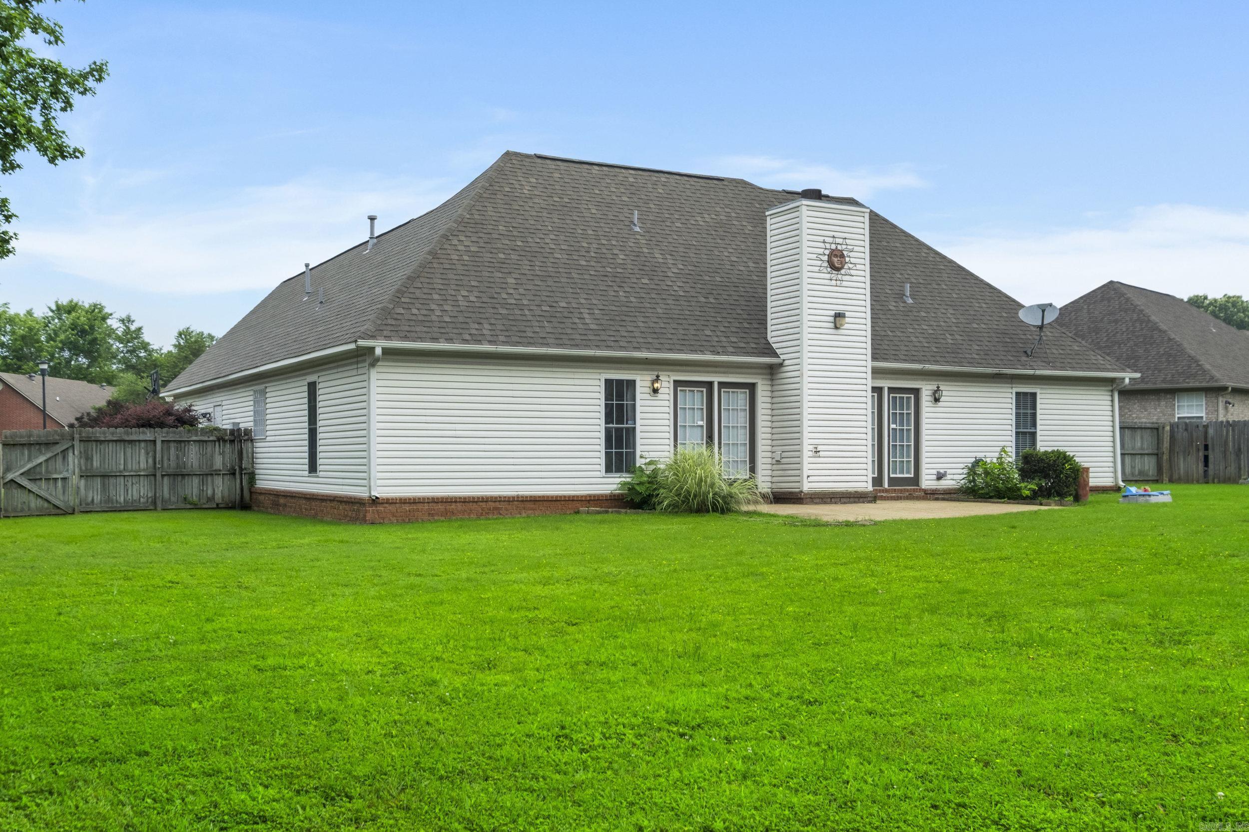 COUNTRY VILLAGE ESTATES - Residential