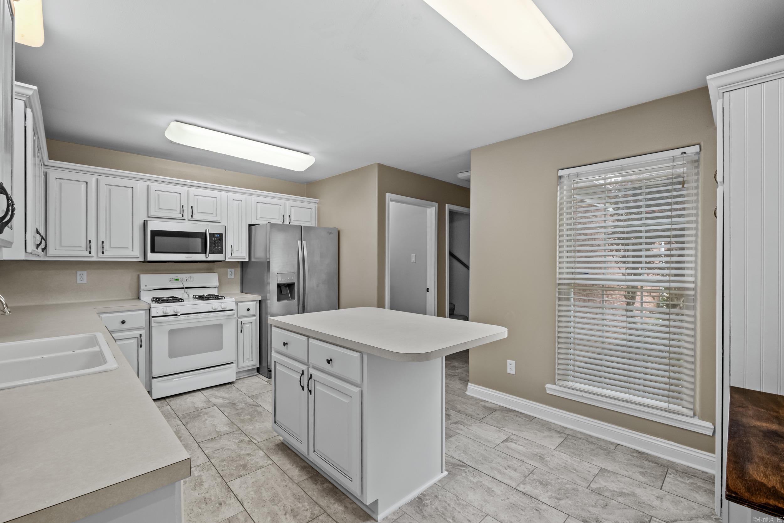 COUNTRY VILLAGE ESTATES - Residential