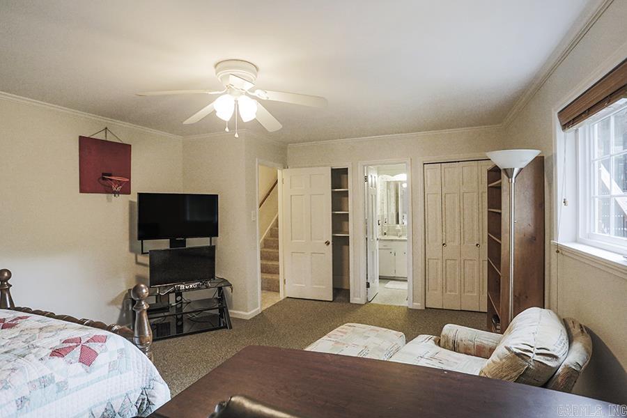 LEAWOOD MANOR - Residential