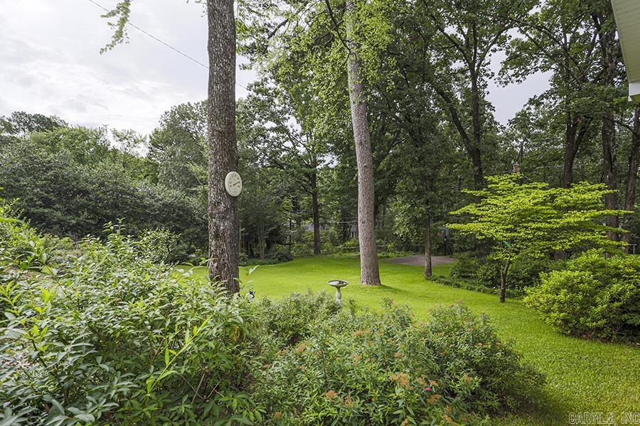 LEAWOOD MANOR - Residential