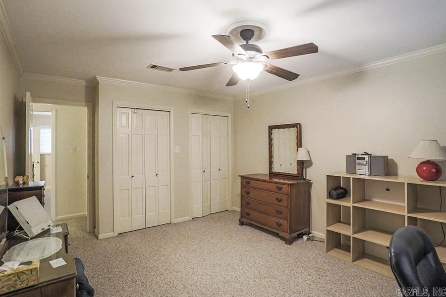 LEAWOOD MANOR - Residential