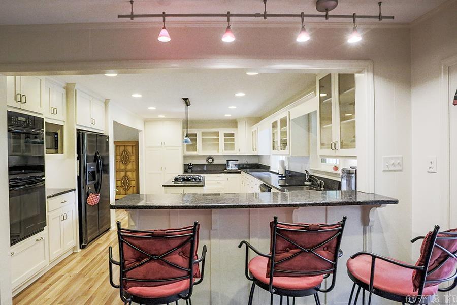 LEAWOOD MANOR - Residential