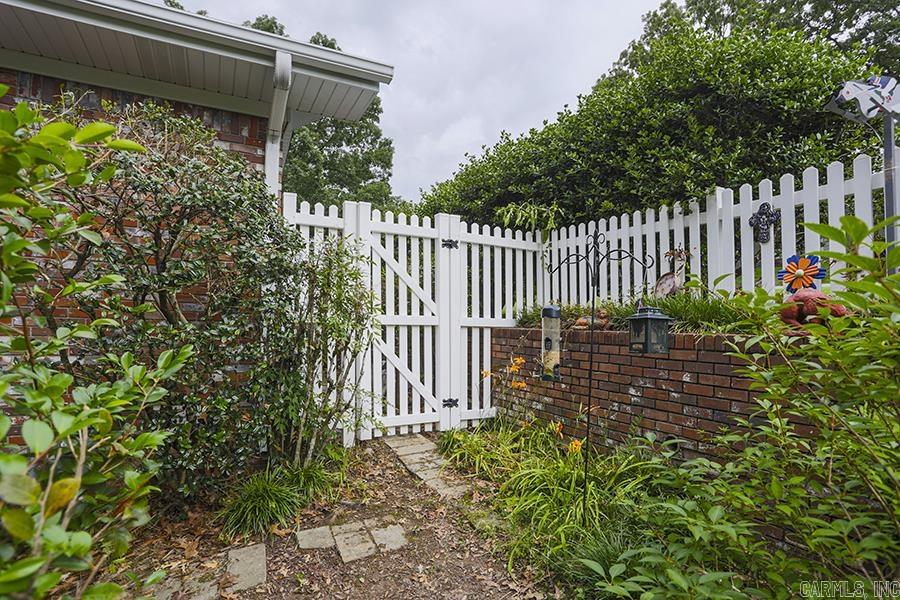 LEAWOOD MANOR - Residential