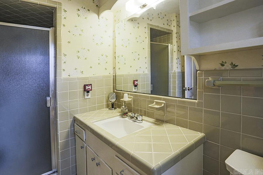 LEAWOOD MANOR - Residential