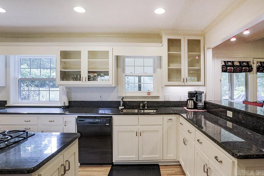 LEAWOOD MANOR - Residential