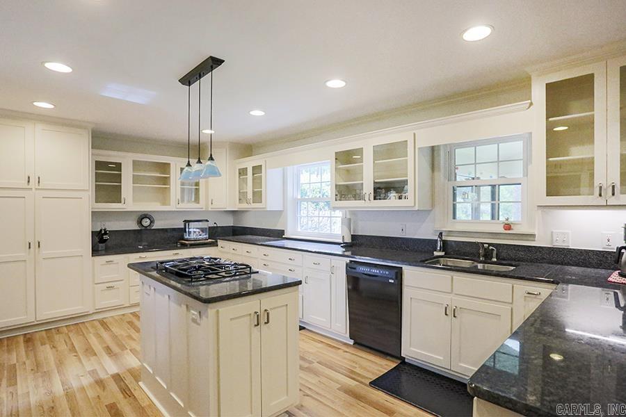 LEAWOOD MANOR - Residential