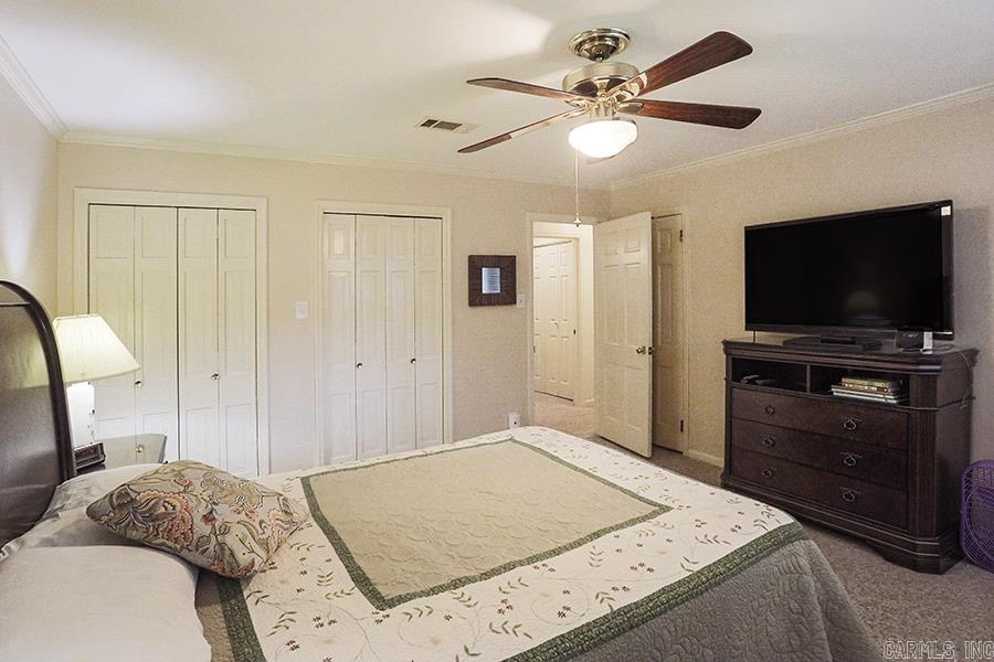 LEAWOOD MANOR - Residential