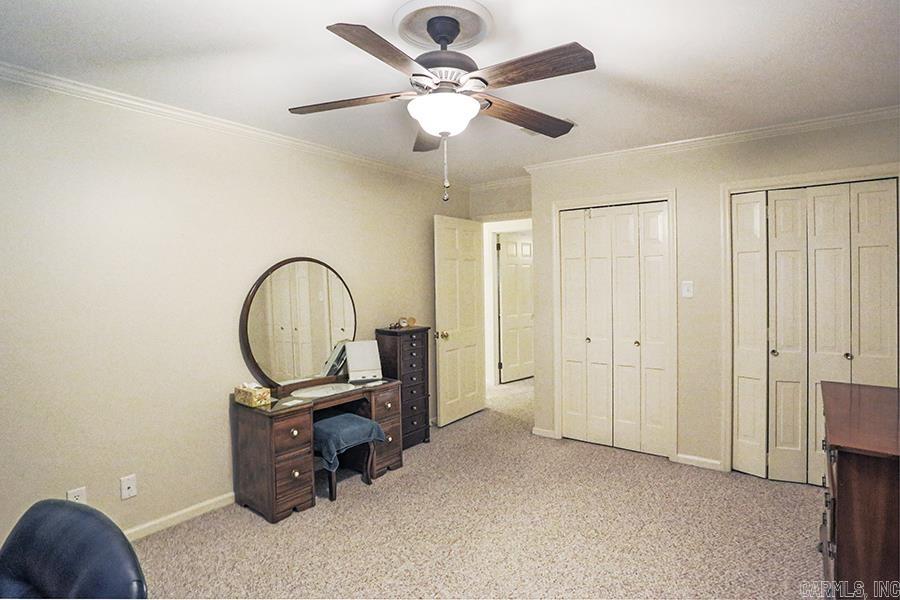 LEAWOOD MANOR - Residential