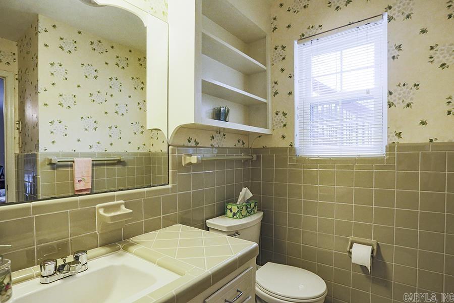 LEAWOOD MANOR - Residential