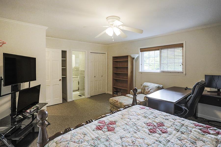 LEAWOOD MANOR - Residential