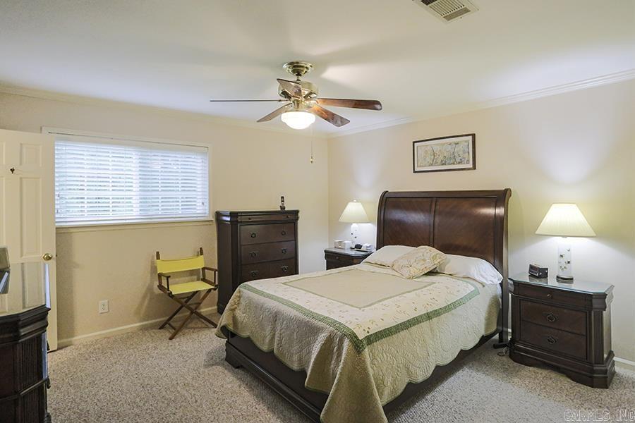 LEAWOOD MANOR - Residential