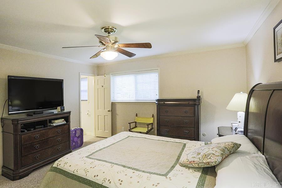 LEAWOOD MANOR - Residential