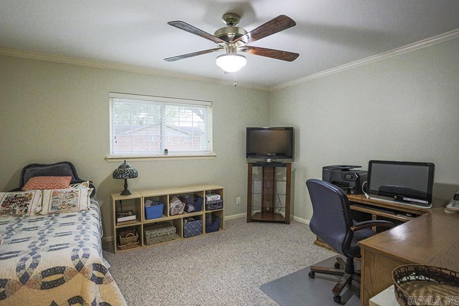 LEAWOOD MANOR - Residential