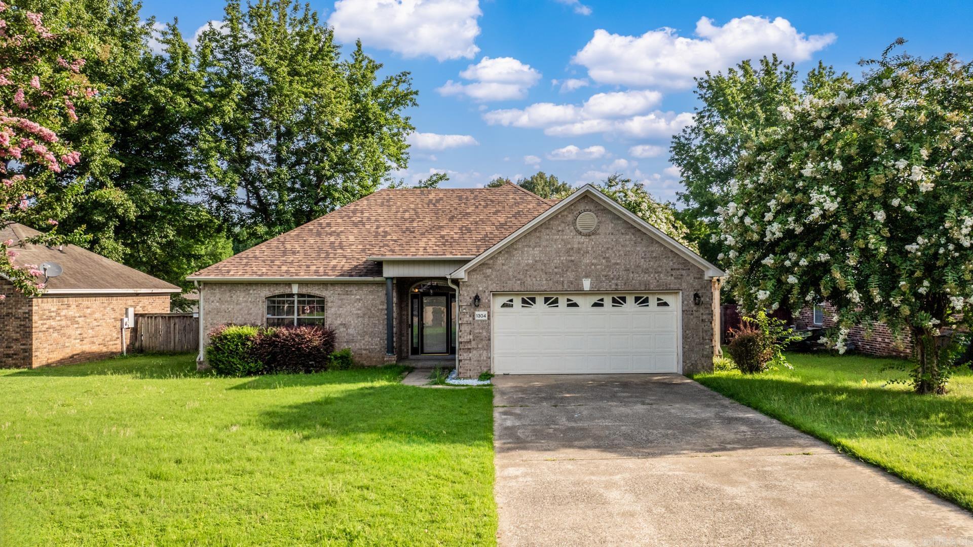 Beautiful home in a neighborhood close to schools and shopping. This home has been updated and is move in ready. Must see !