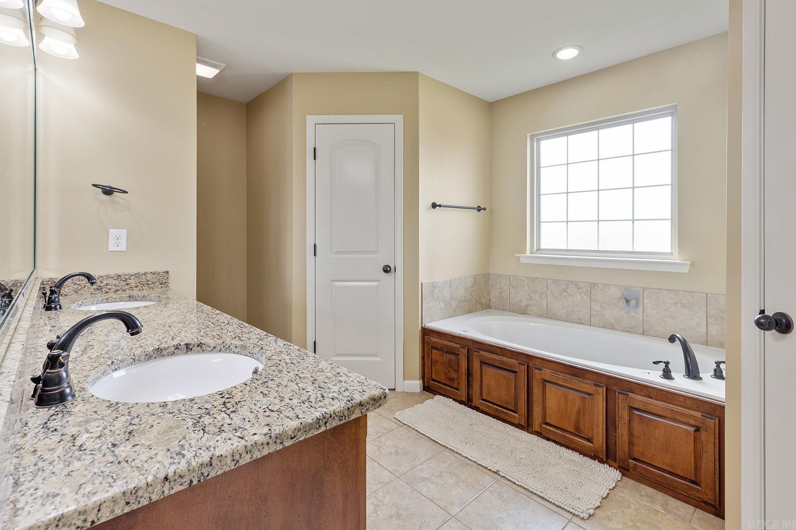 KINGS CROSSING - Residential