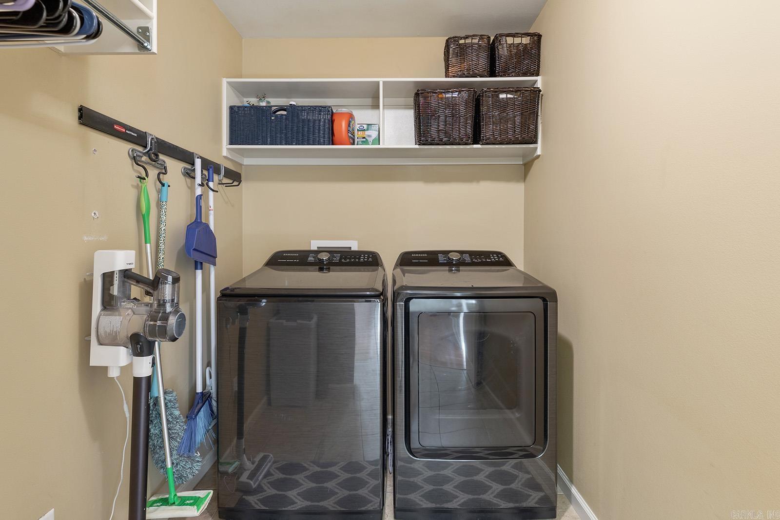 KINGS CROSSING - Residential