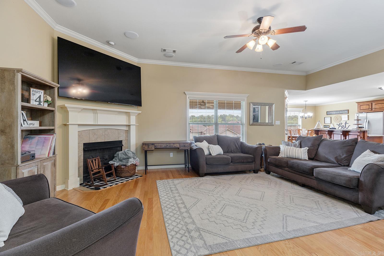 KINGS CROSSING - Residential