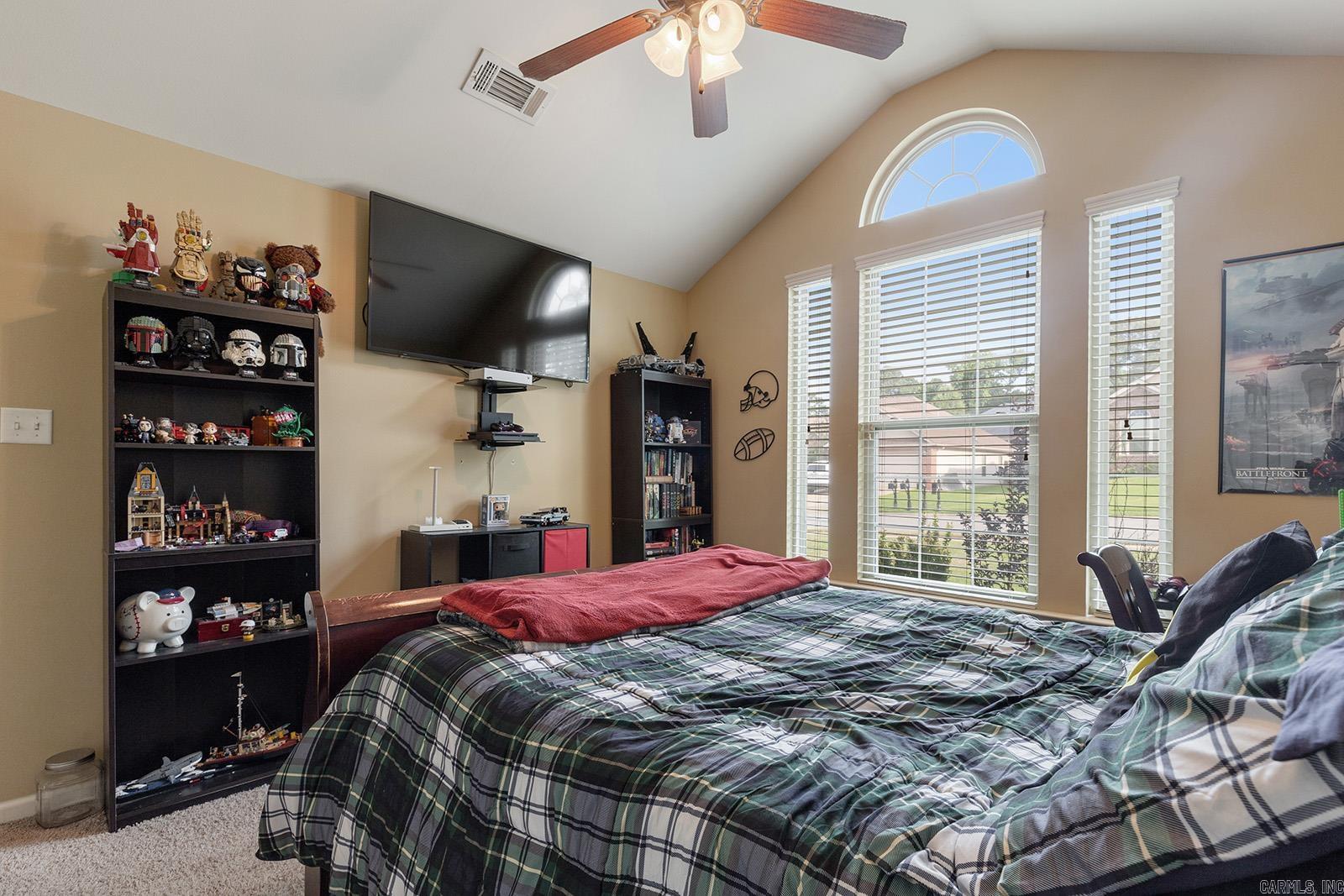 KINGS CROSSING - Residential