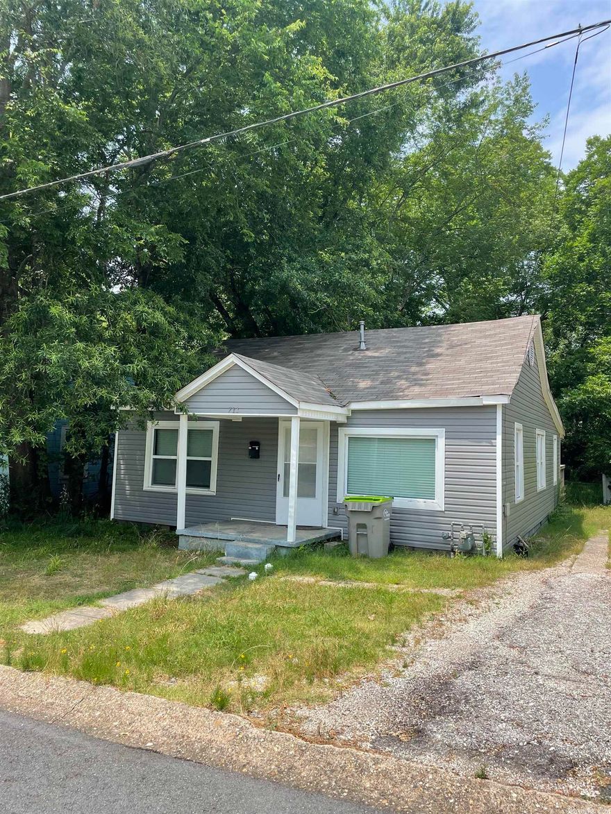 Fully remodeled 6 years ago. Great location just one block from elementary. large lot. nice deck.