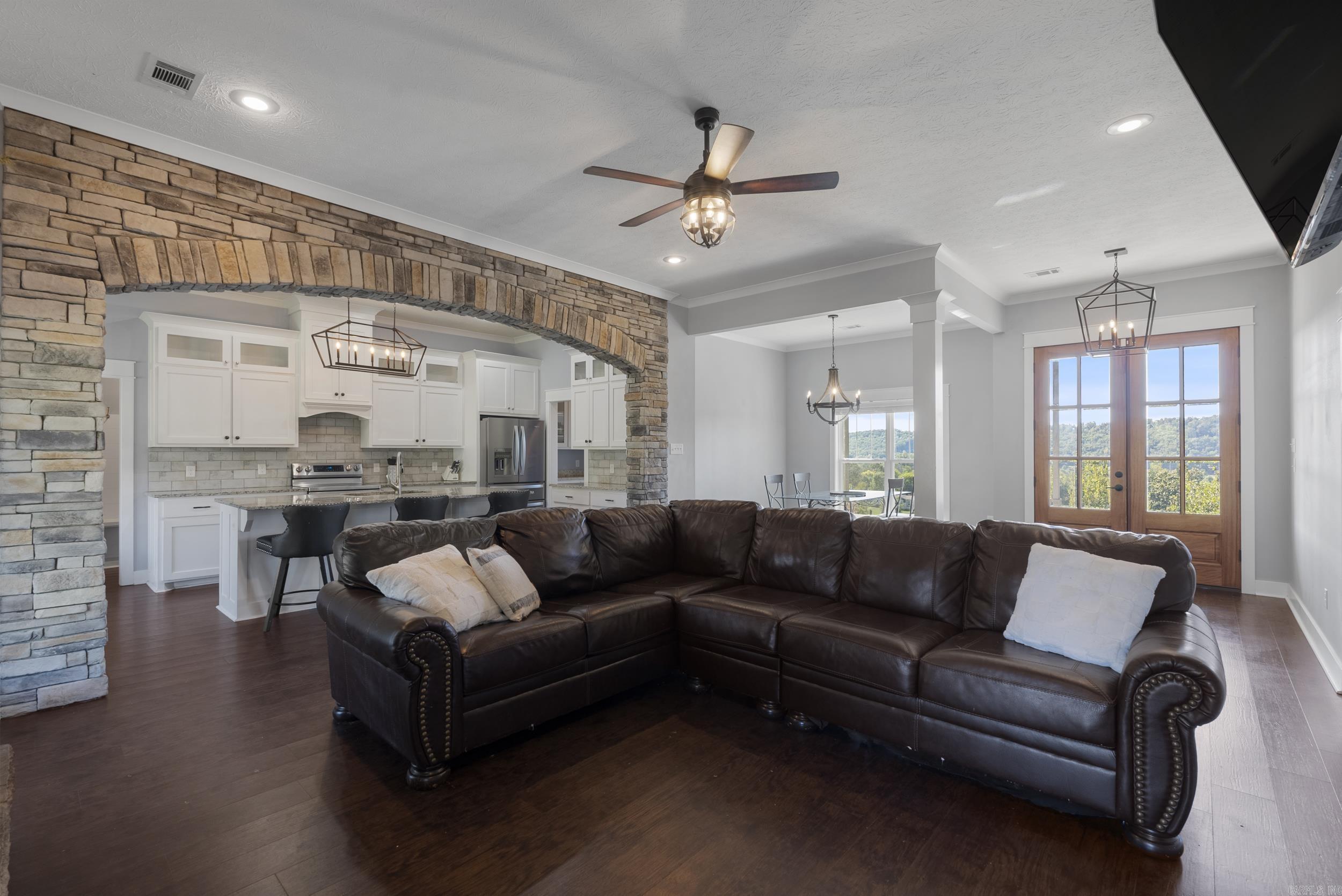 CASTLEPINES - Residential