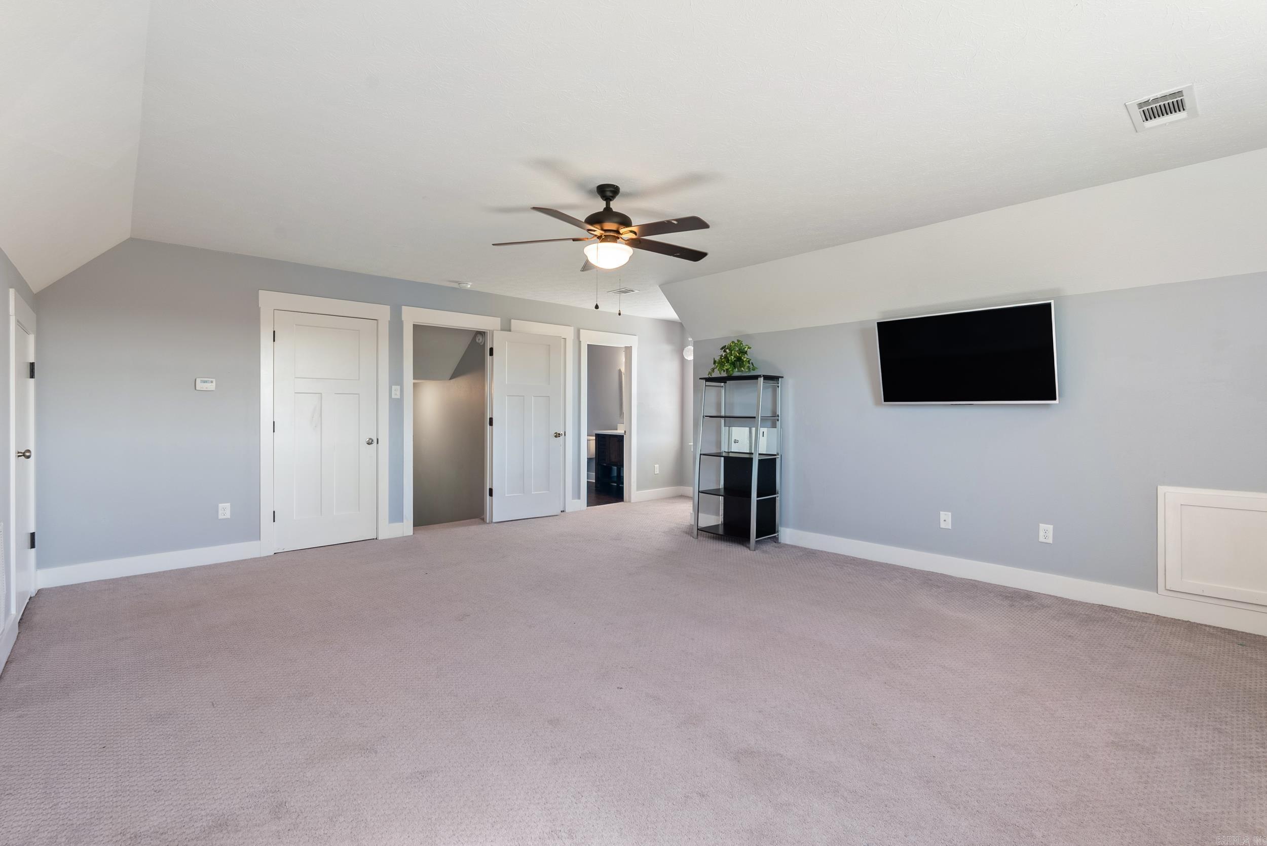 CASTLEPINES - Residential