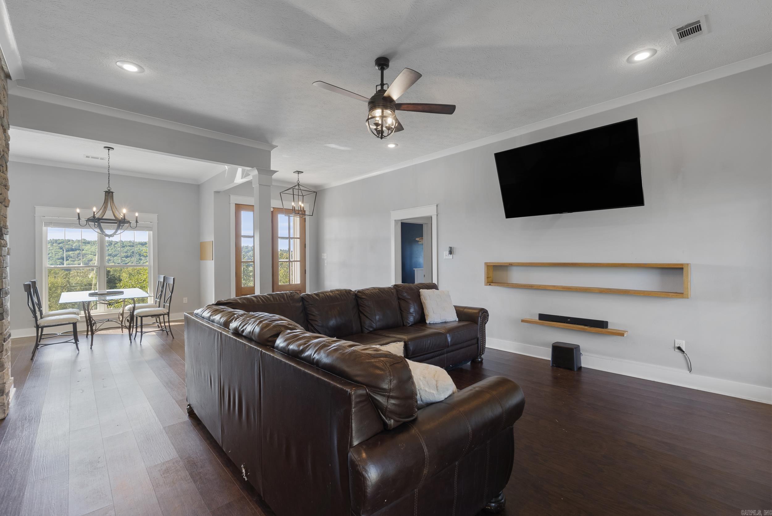 CASTLEPINES - Residential
