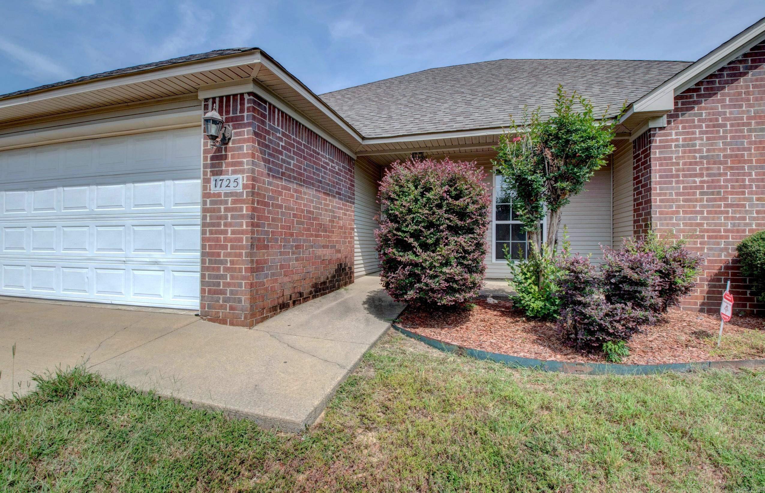 THE OAKS - Residential