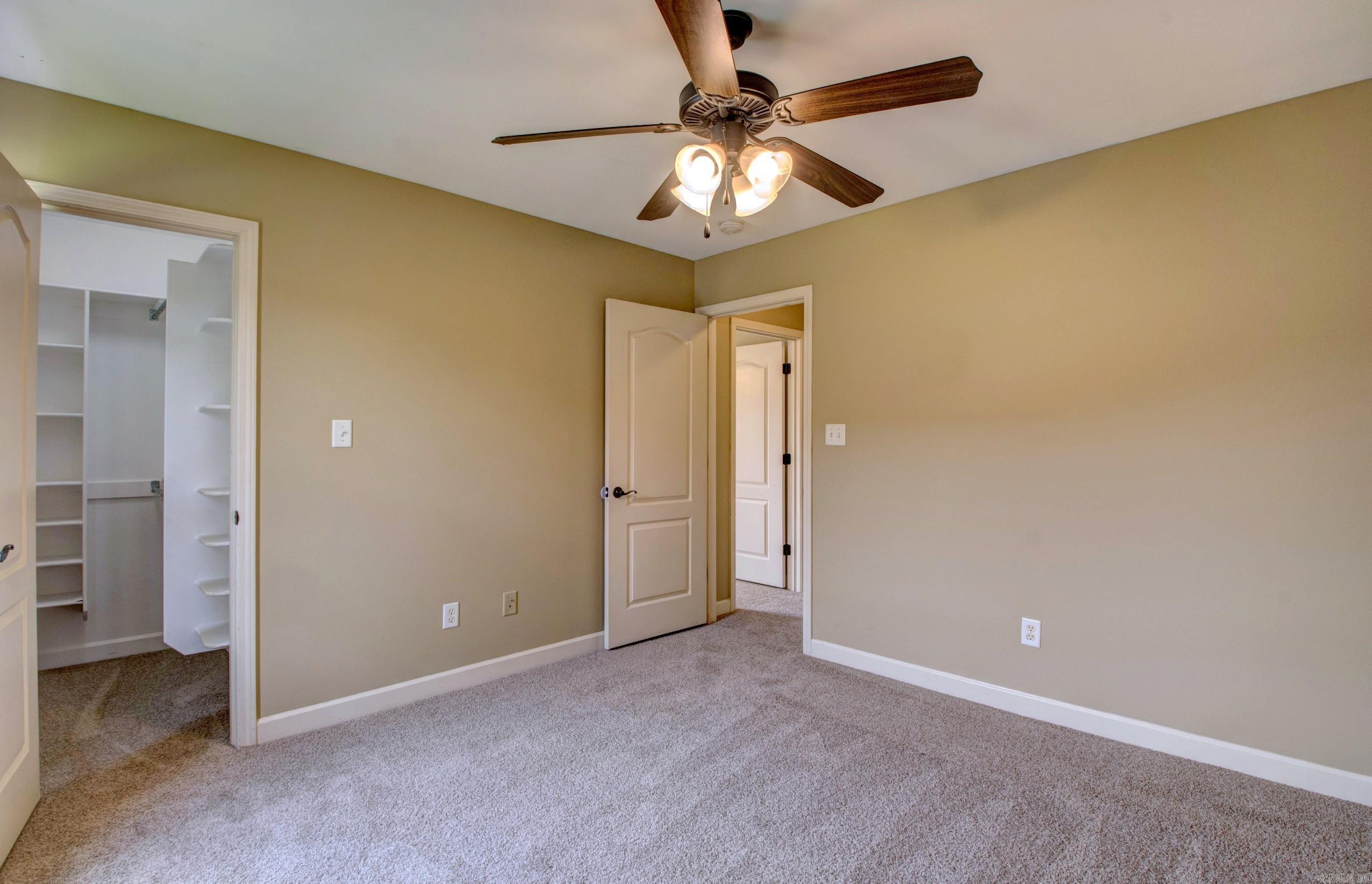 THE OAKS - Residential