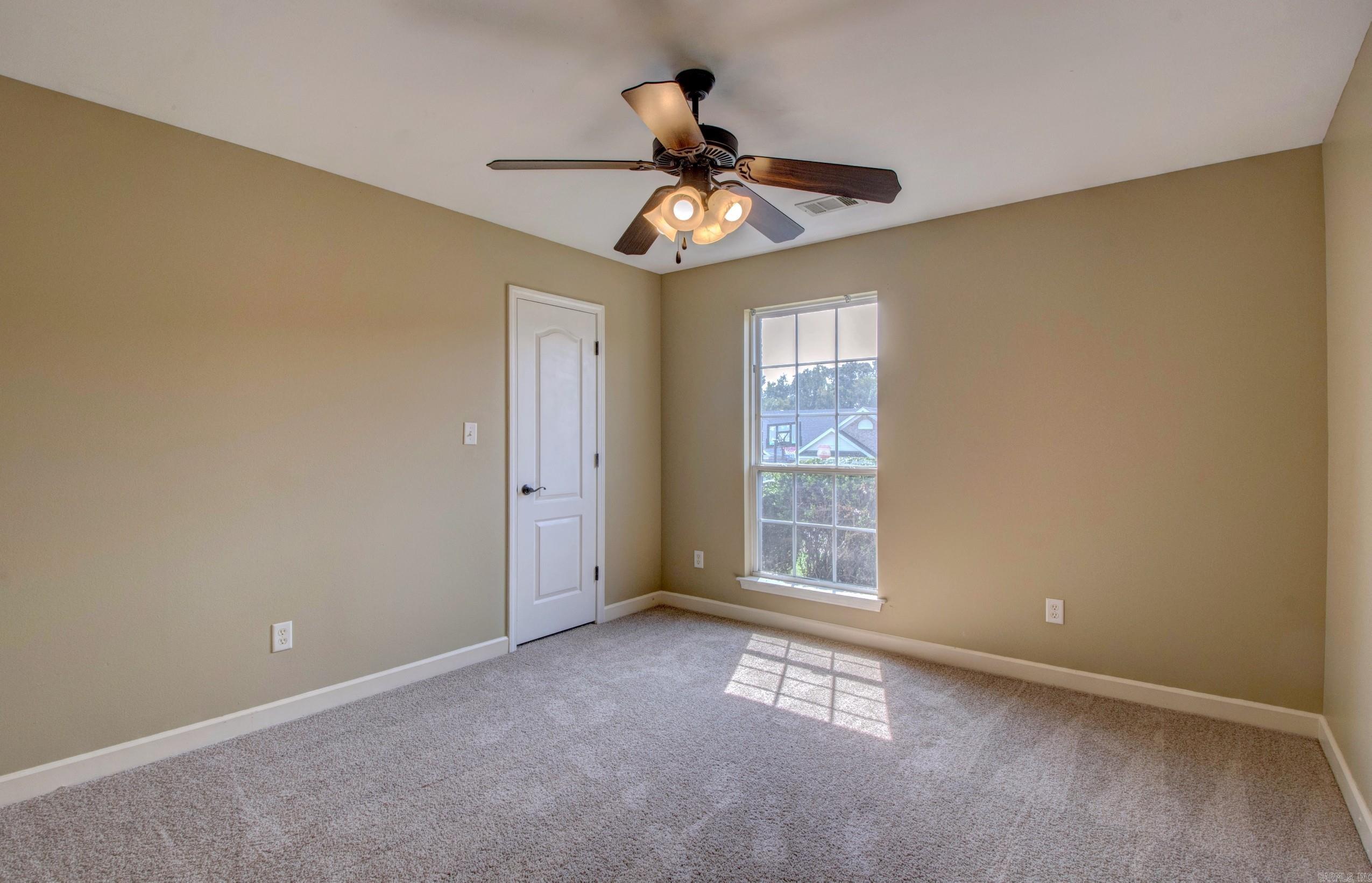 THE OAKS - Residential
