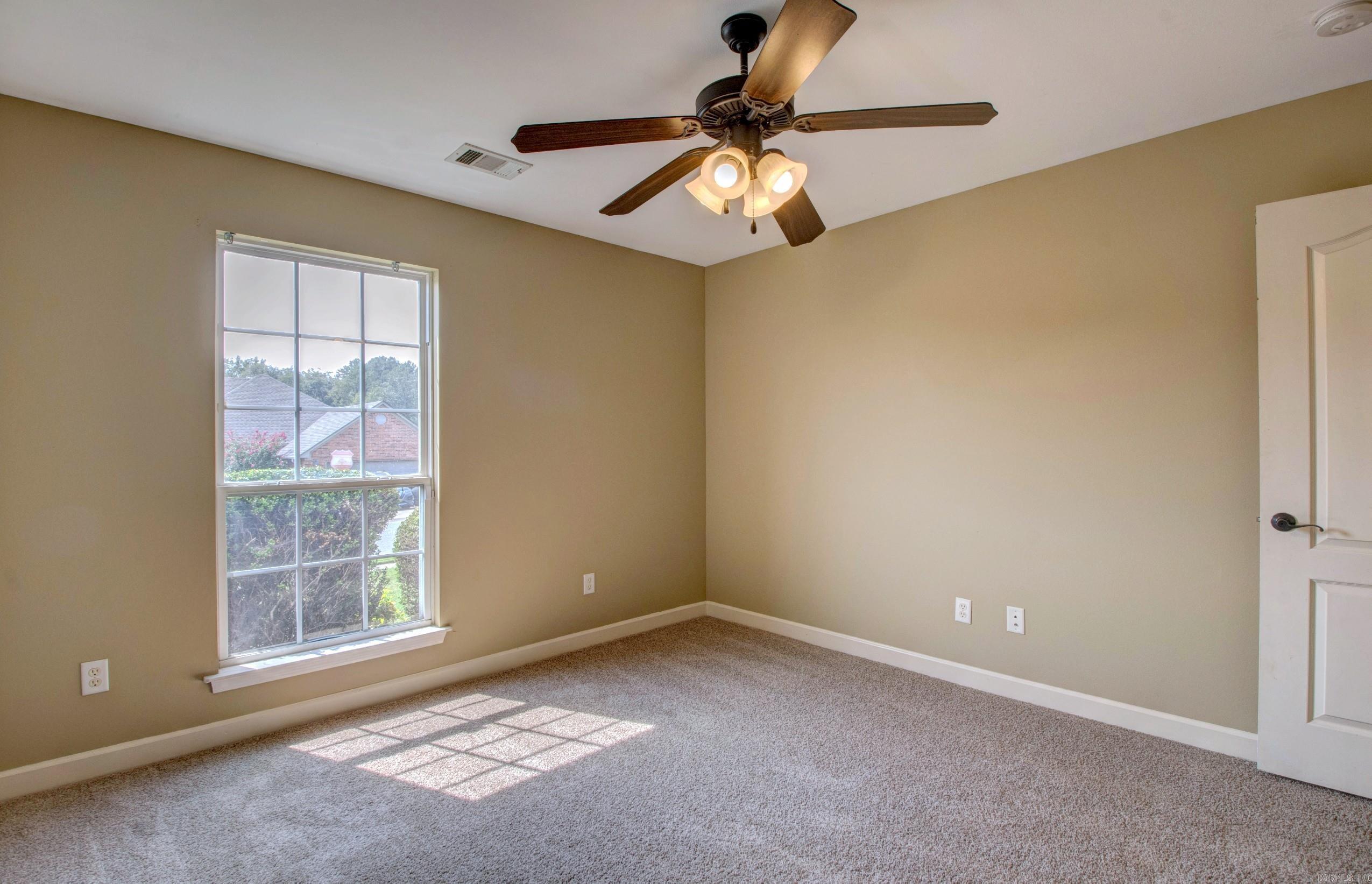 THE OAKS - Residential