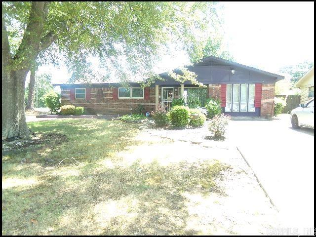 *LITTLE ROCK* CUTE HOME IN PENNBROOK SUBDIVISION! This 3 Bedroom And 1.5 Bathroom Home Features Over 1500 Sqft! Cooktop With Double Wall Oven And Refrigerator Included! Washer/Dryer Provided! Wood Flooring Throughout! Pad For Parking! Fenced In Backyard!! AVAILABLE NOW!!!