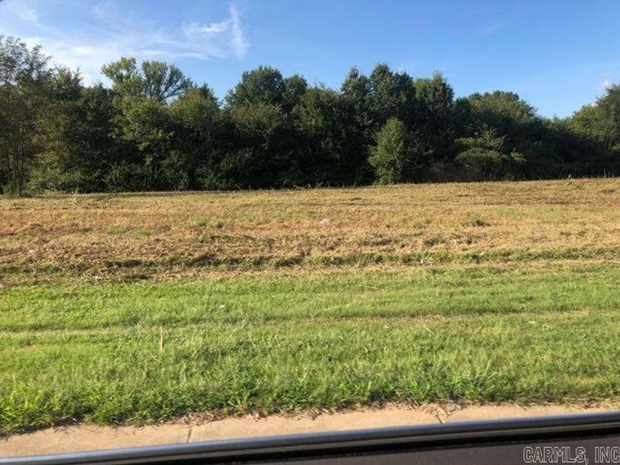 Great commercial location in high traffic area.