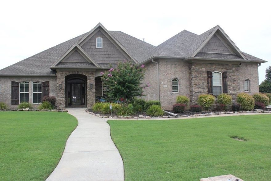 Gorgeous Luke Porter built home in the well established Weatherstone subdivision. Home features 4 bedroom split floor plan, 3 full baths, large master suite, spacious kitchen with gas range, formal dining, safe room and more. Fresh paint in main living areas. The large back porch is perfect for entertaining and watching the kids swim in the in-ground pool built by Jerrels Pools & Spa. (See agent remarks.)