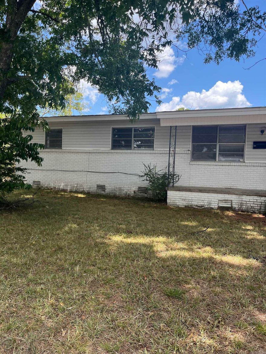 Welcome Home in the heart of Sherwood!! This 3bd 1.5 bath home has had so many updates, including a new roof, new plumbing, paint, luxury vinyl flooring and fixtures. Convenient location close to schools, parks and shopping. This would be a great first time buyer home, or a great home to retire to, offering style and comfort without breaking the bank.