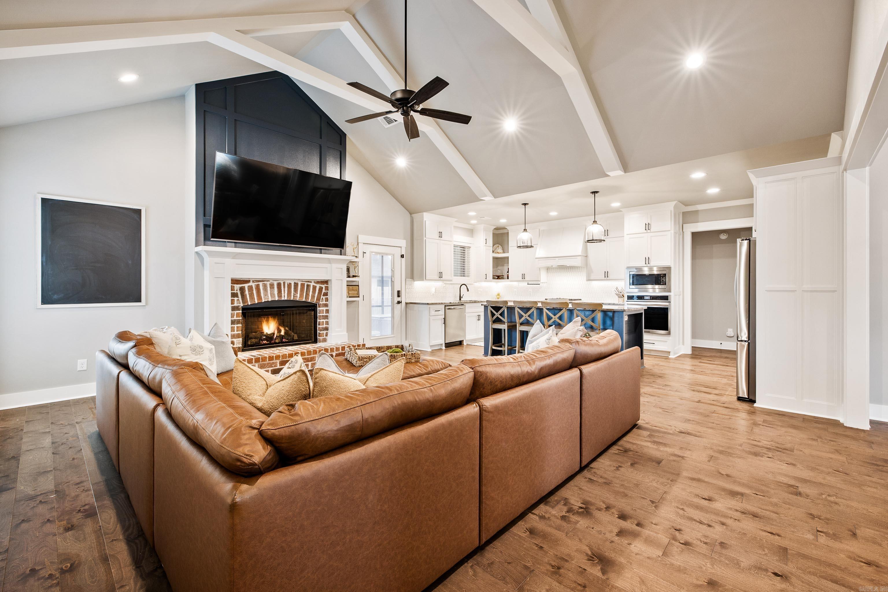 THE WOODS OF HURRICANE LAKE ESTA - Residential