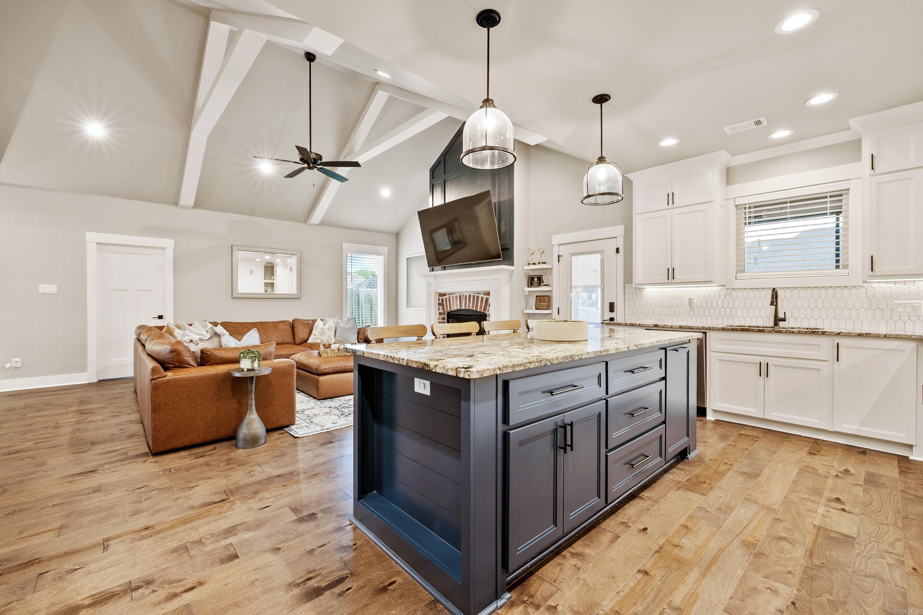 THE WOODS OF HURRICANE LAKE ESTA - Residential