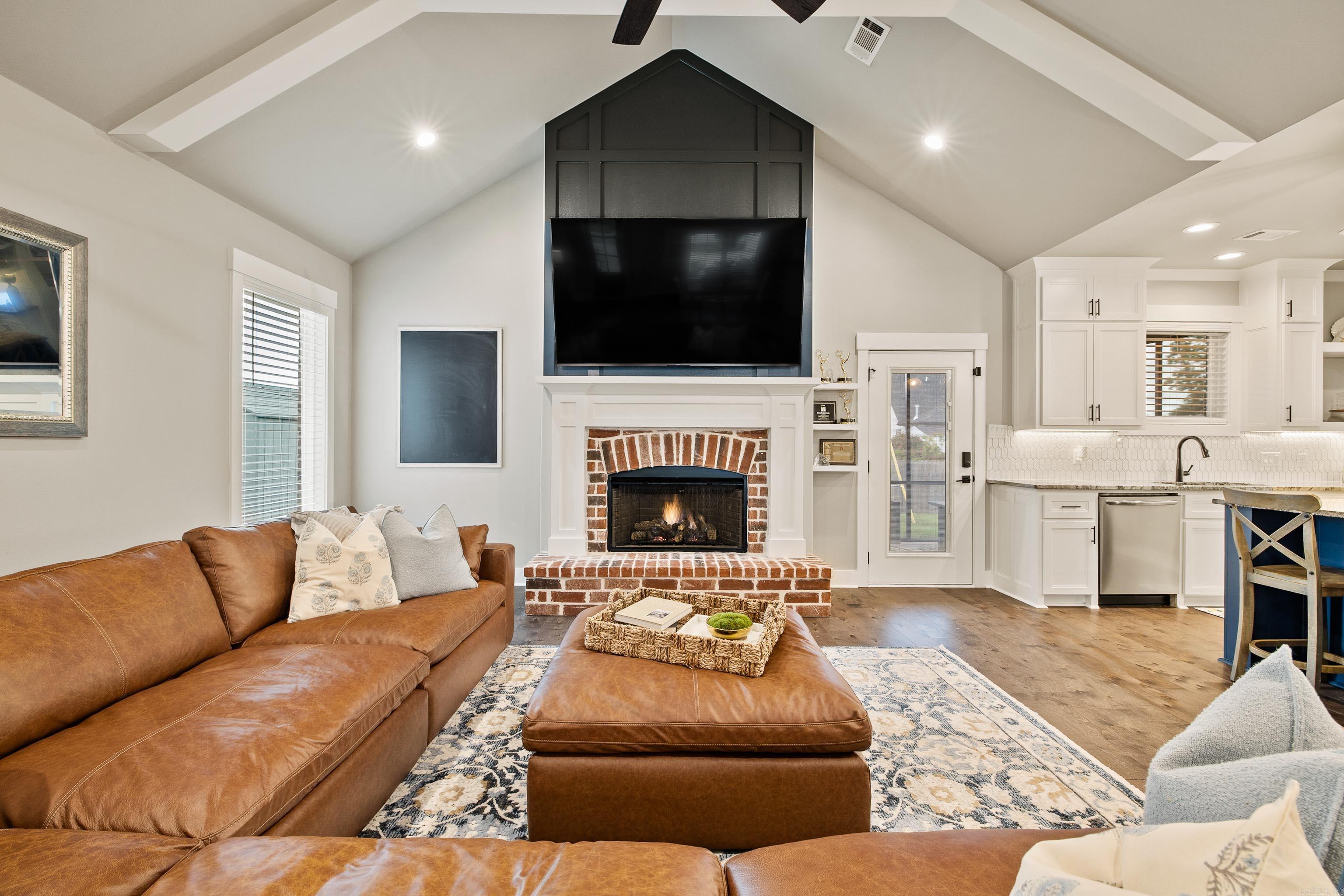 THE WOODS OF HURRICANE LAKE ESTA - Residential