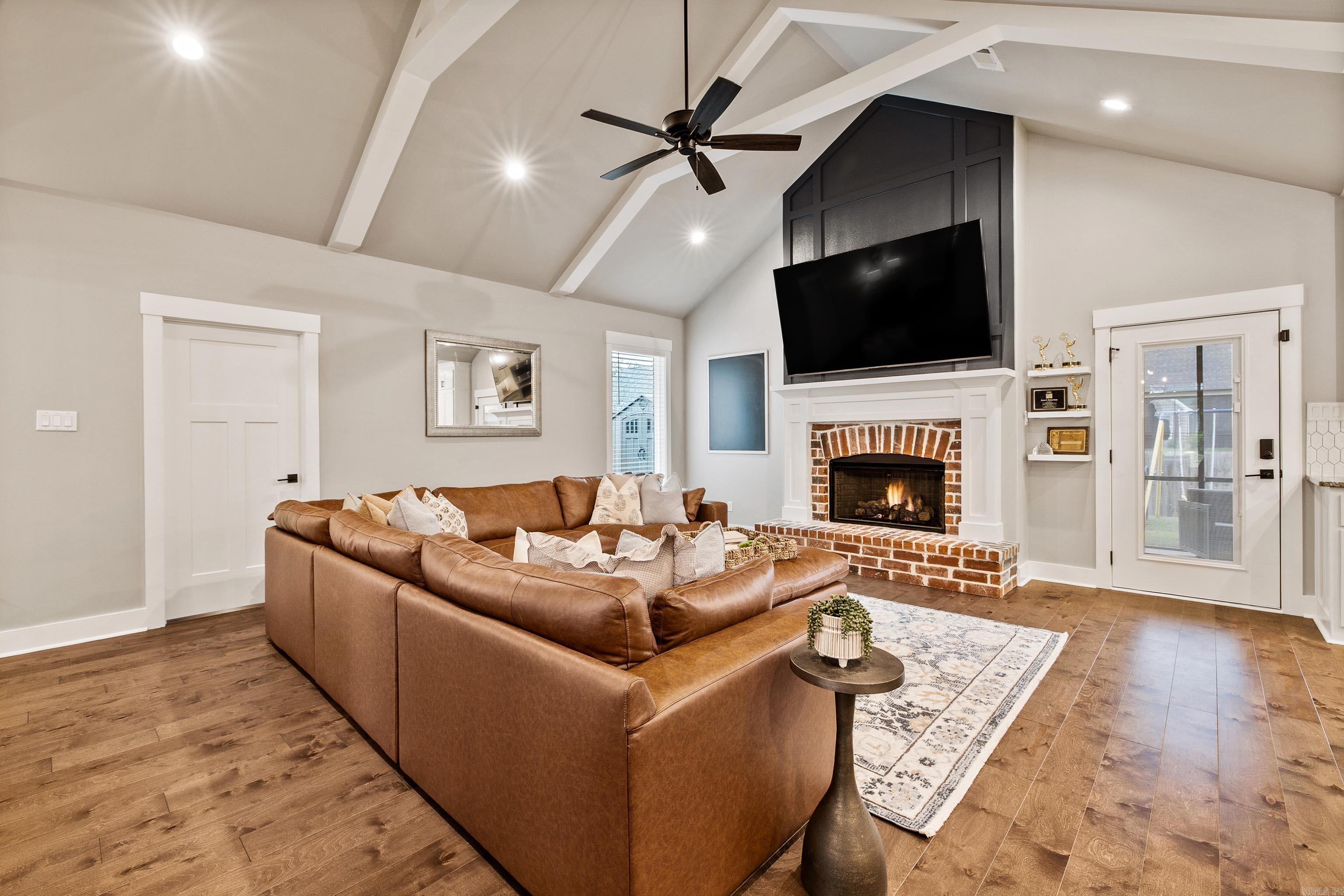 THE WOODS OF HURRICANE LAKE ESTA - Residential