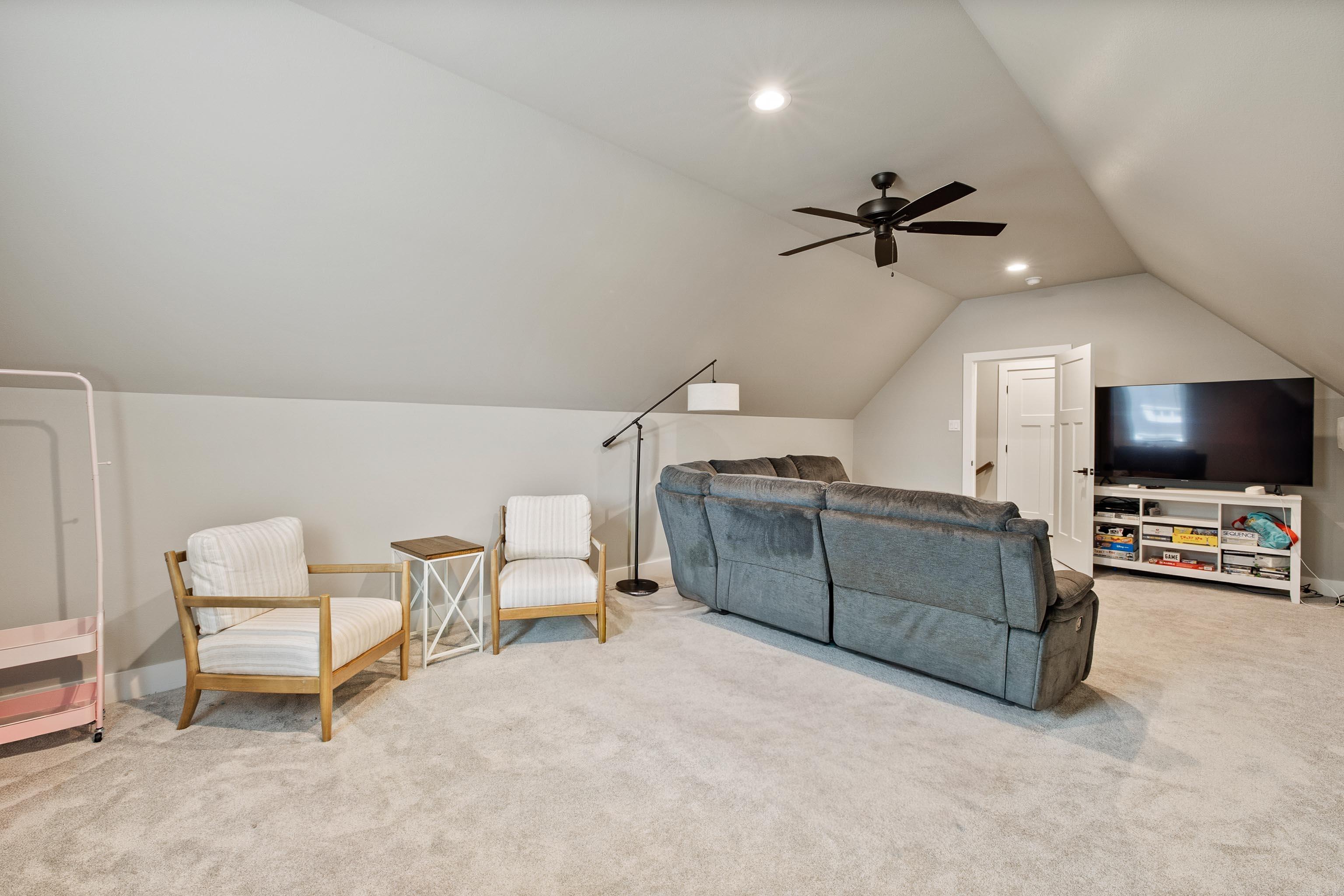 THE WOODS OF HURRICANE LAKE ESTA - Residential