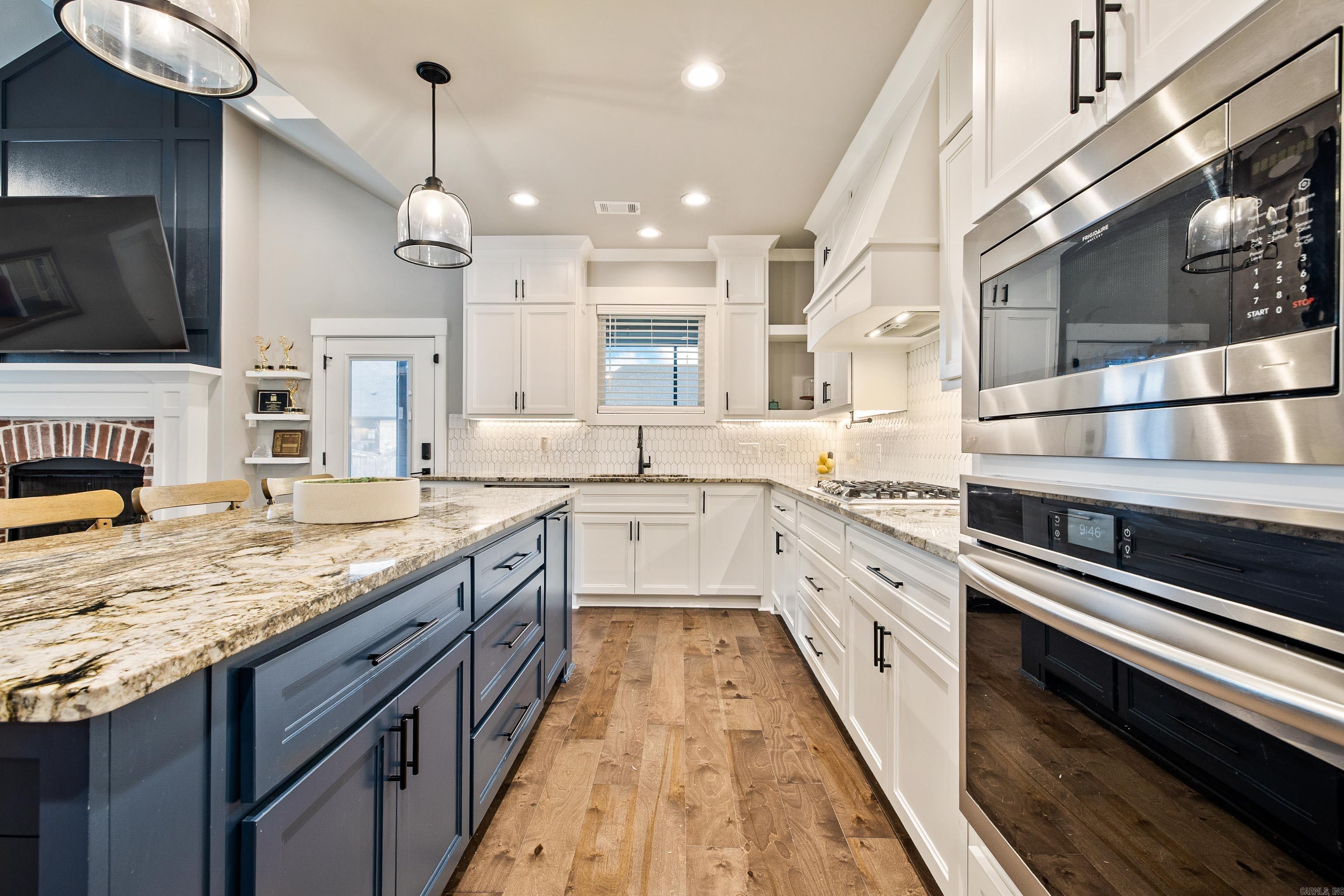 THE WOODS OF HURRICANE LAKE ESTA - Residential