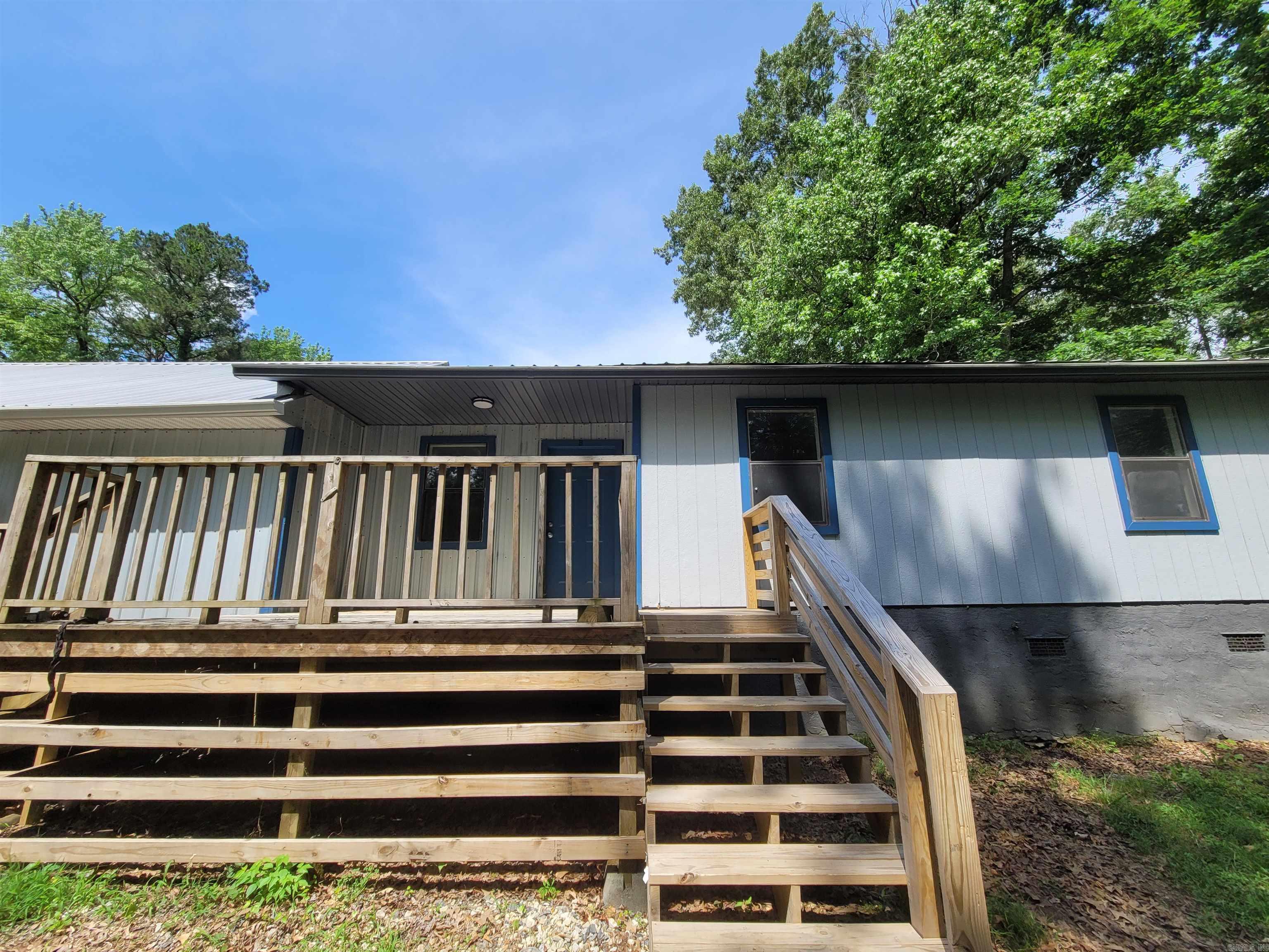 Come take a look at this duplex that gives country setting but is conveniently located between everything Benton and Bryant and also Little Rock. The duplex offers 3 beds and 2 baths with an open concept for the living areas. Also outdoor space for you to enjoy with a front porch, and a covered back porch. Call today to set up your showing.