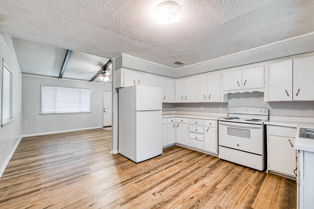 Earls Lakeside - Residential Lease